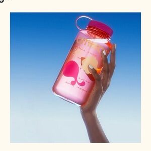 Amika Sip+ Smile 32 ounce Water Bottle